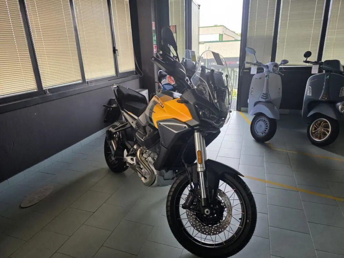 Moto Guzzi Stelvio (2024 - 26) (2)