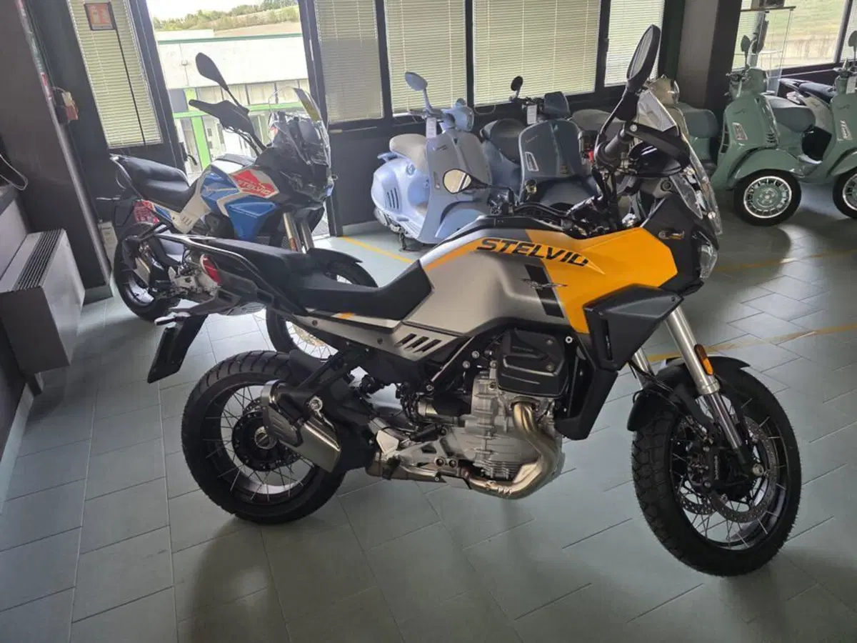 Moto Guzzi Stelvio (2024 - 26) (3)