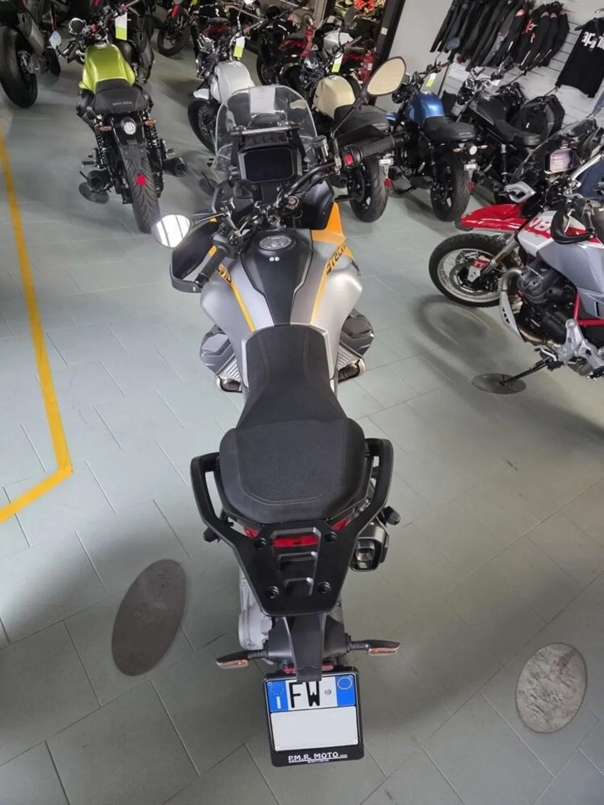 Moto Guzzi Stelvio (2024 - 26) (5)