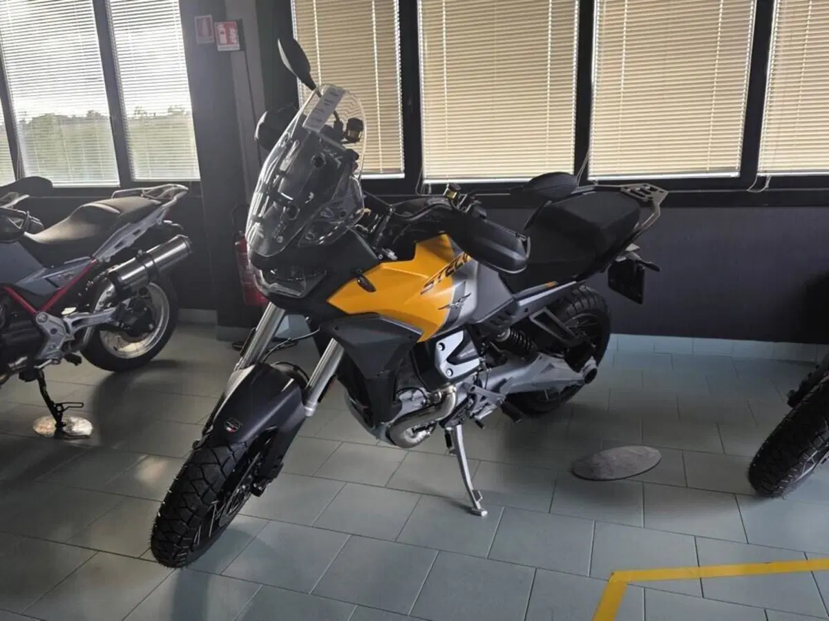 Moto Guzzi Stelvio (2024 - 26)