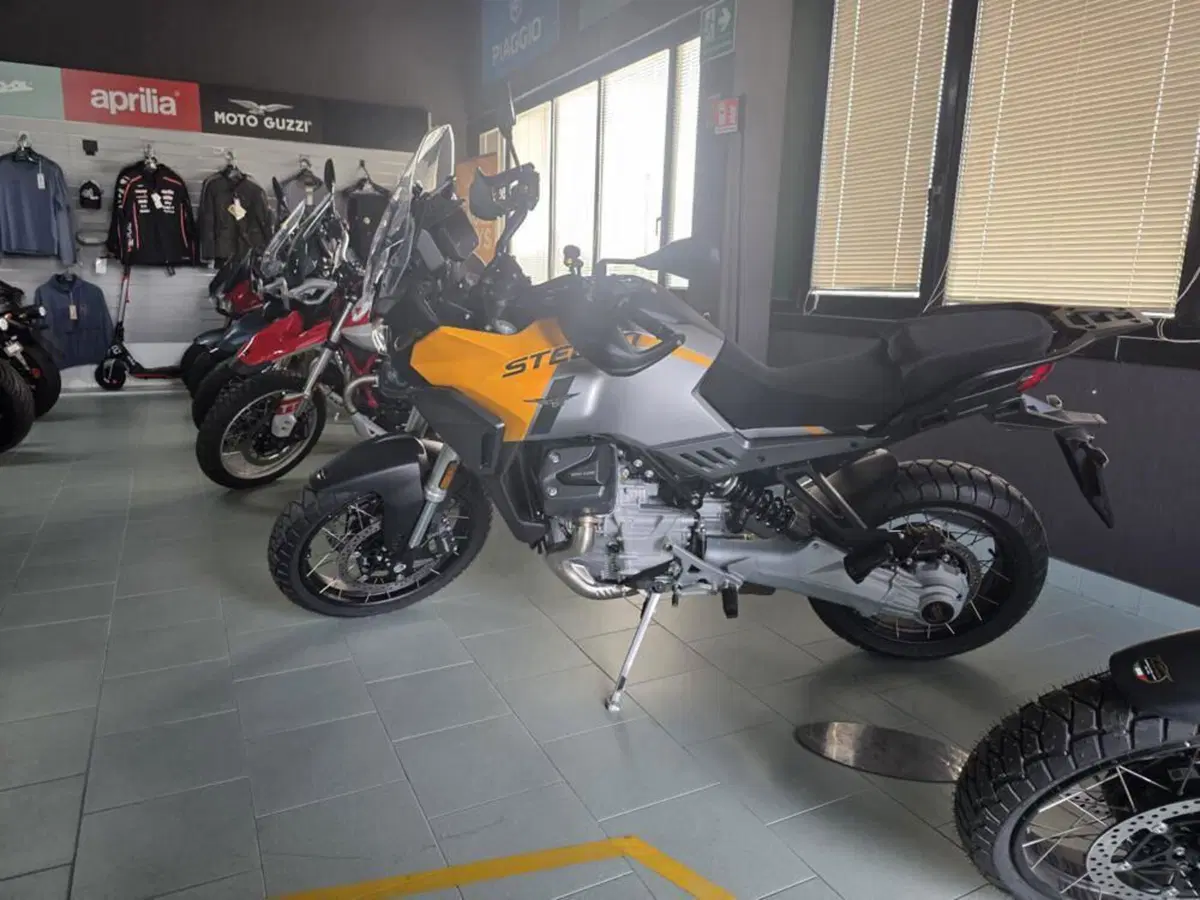 Moto Guzzi Stelvio (2024 - 26) (4)