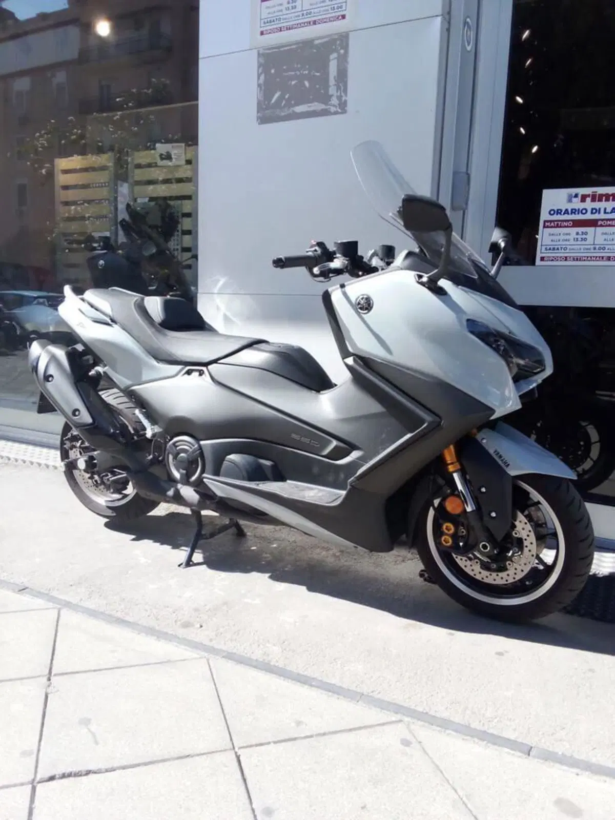 Yamaha T-Max 560 Tech Max (2025 - 26) (2)