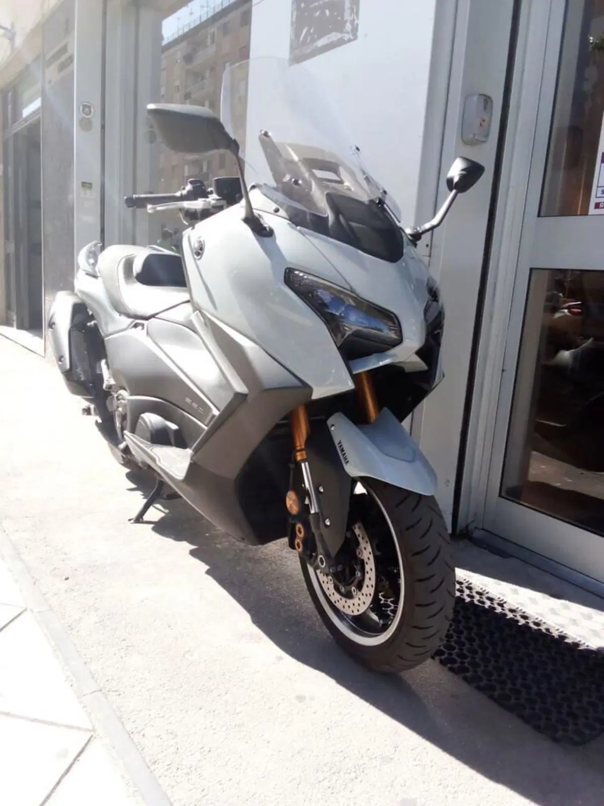 Yamaha T-Max 560 Tech Max (2025 - 26) (3)