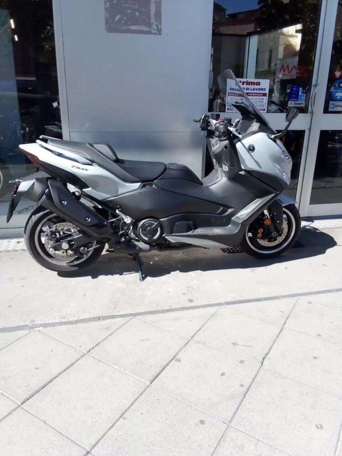 Yamaha T-Max 560 Tech Max (2025 - 26) (7)