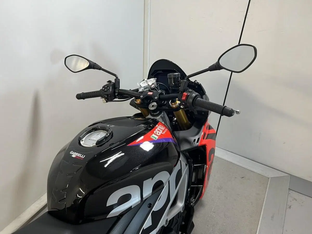 Aprilia Tuono V4 Factory (2021 - 24) (10)