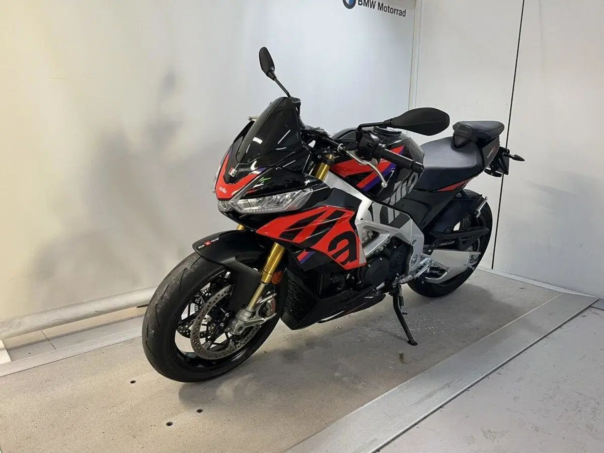 Aprilia Tuono V4 Factory (2021 - 24) (2)