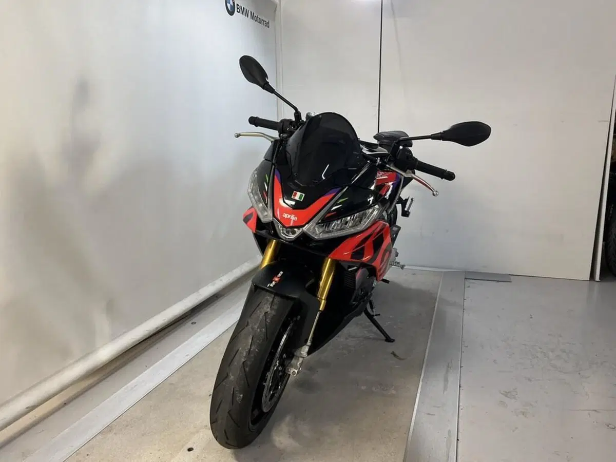 Aprilia Tuono V4 Factory (2021 - 24) (3)