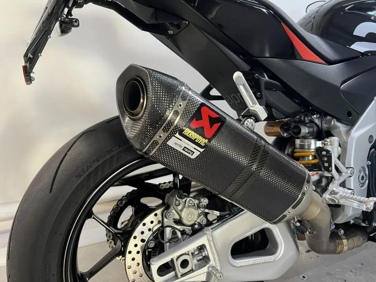 Aprilia Tuono V4 Factory (2021 - 24) (12)