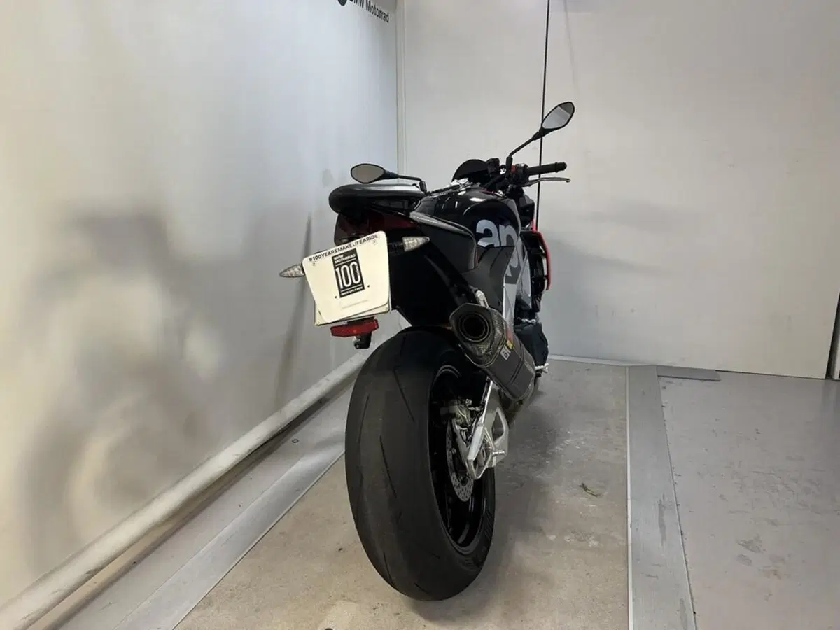 Aprilia Tuono V4 Factory (2021 - 24) (15)