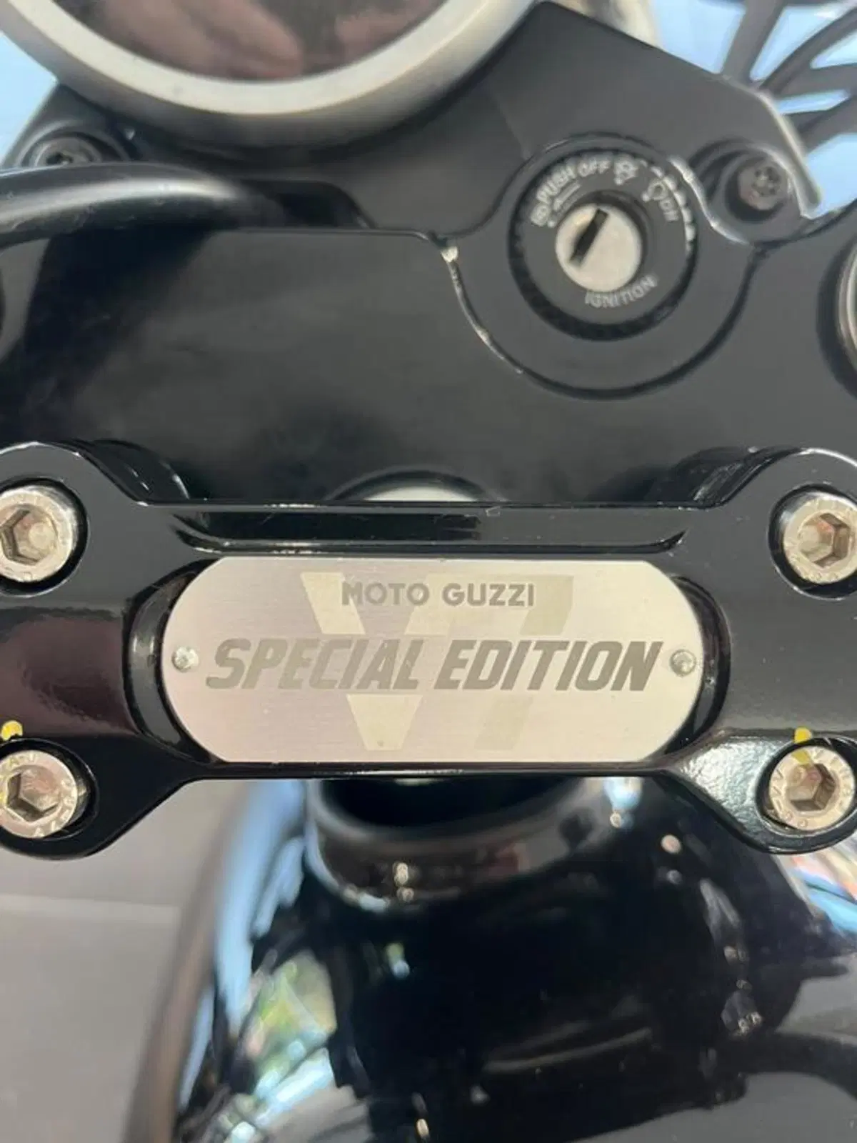 Moto Guzzi V7 850 Stone Special Abs (2021) (3)