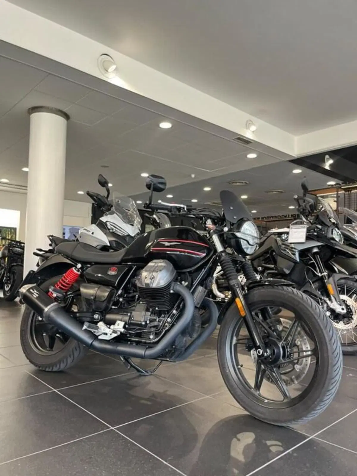 Moto Guzzi V7 850 Stone Special Abs (2021) (5)
