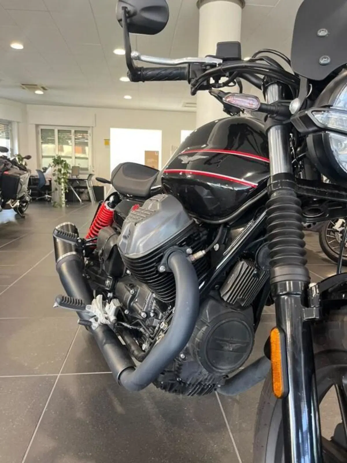 Moto Guzzi V7 850 Stone Special Abs (2021) (7)