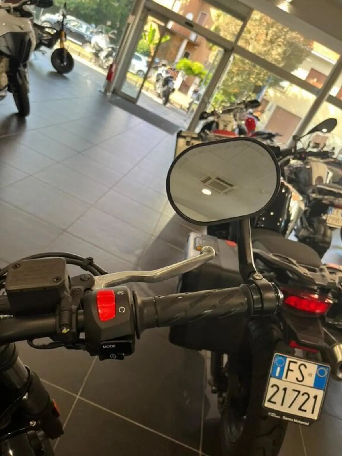 Moto Guzzi V7 850 Stone Special Abs (2021) (2)