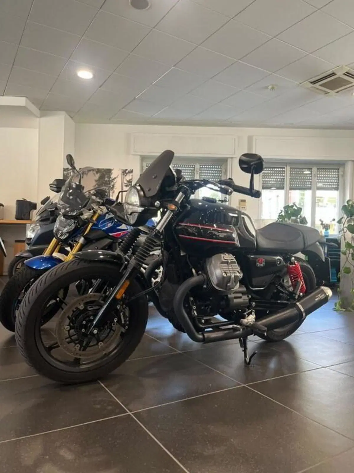 Moto Guzzi V7 850 Stone Special Abs (2021) (8)