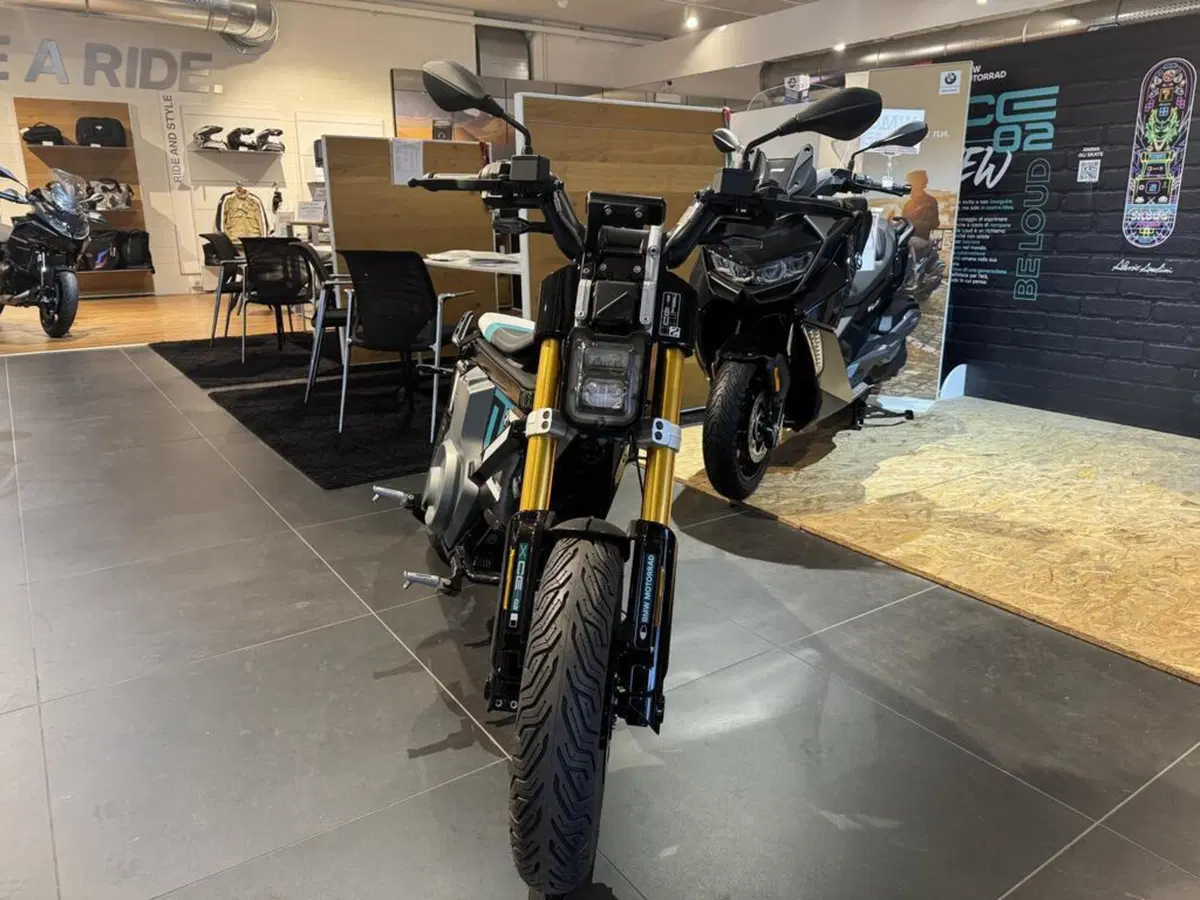 Bmw CE 02 (2024 - 26) (3)