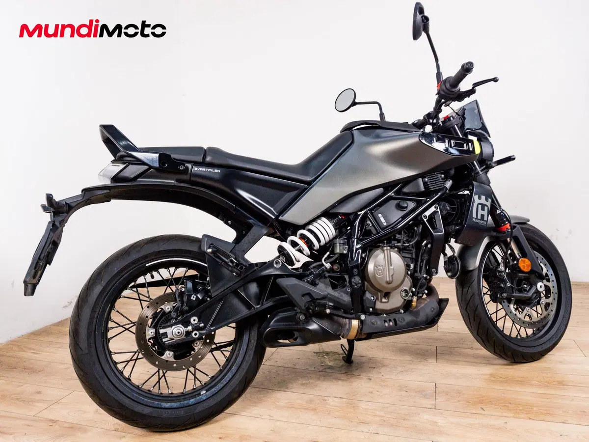 Husqvarna Svartpilen 401 (2024 - 26) (3)