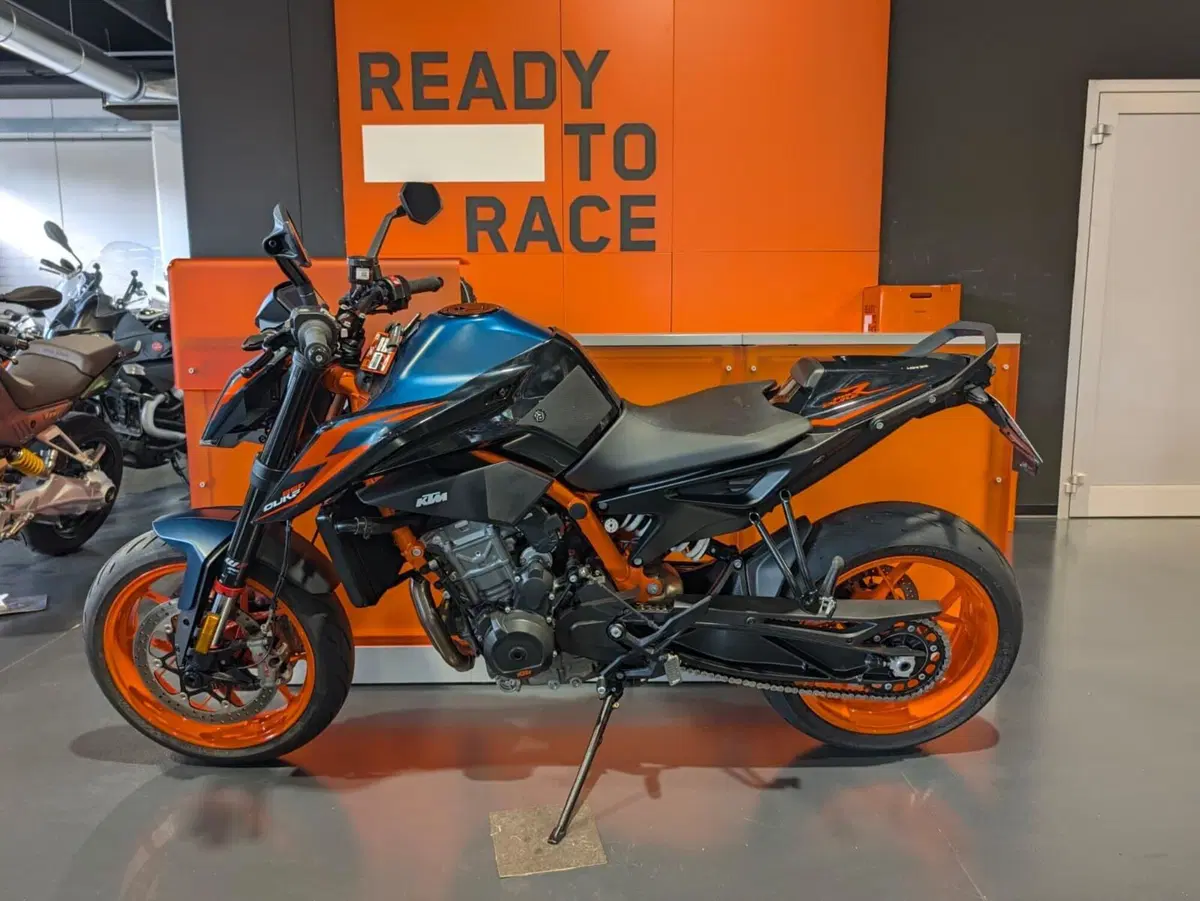 KTM 890 Duke R (2021 - 23) (2)
