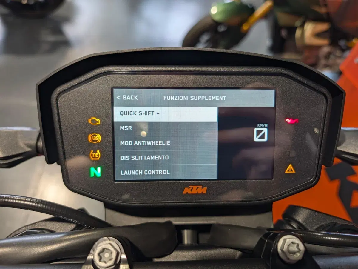 KTM 890 Duke R (2021 - 23) (4)