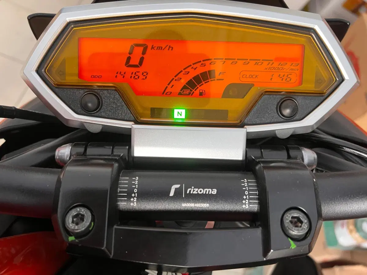 Kawasaki Z 1000 (2010 - 13) (4)