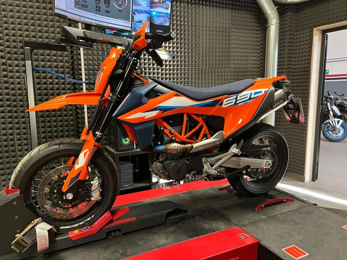 KTM 690 SMC R (2023 - 25) (3)