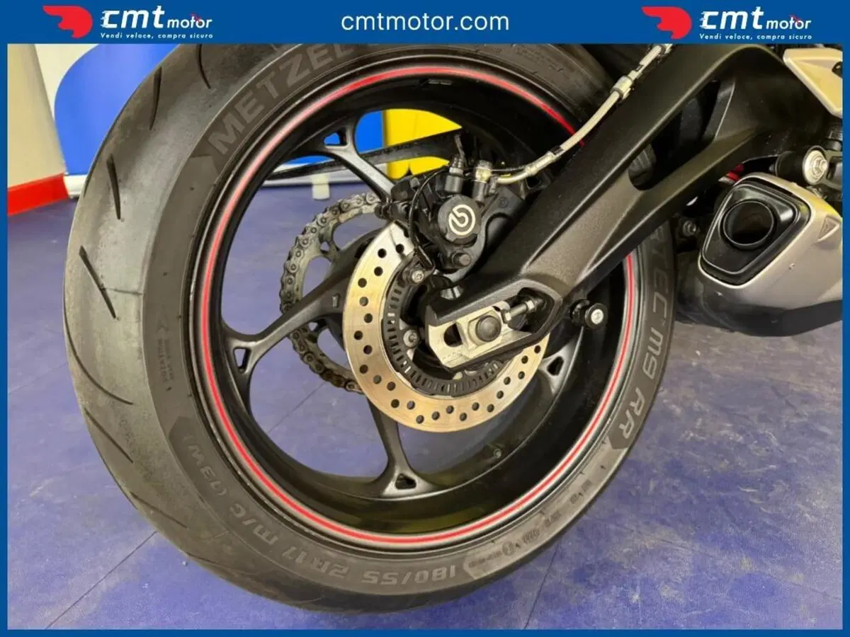 Triumph Street Triple R (2020 - 22) (7)