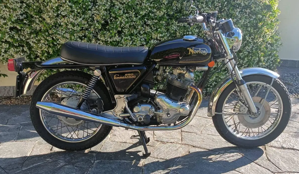 Norton Commando 