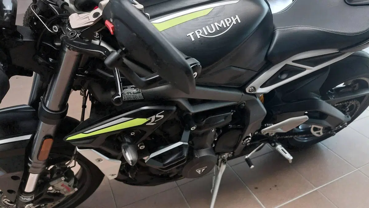 Triumph Street Triple RS (2020 - 22) (2)