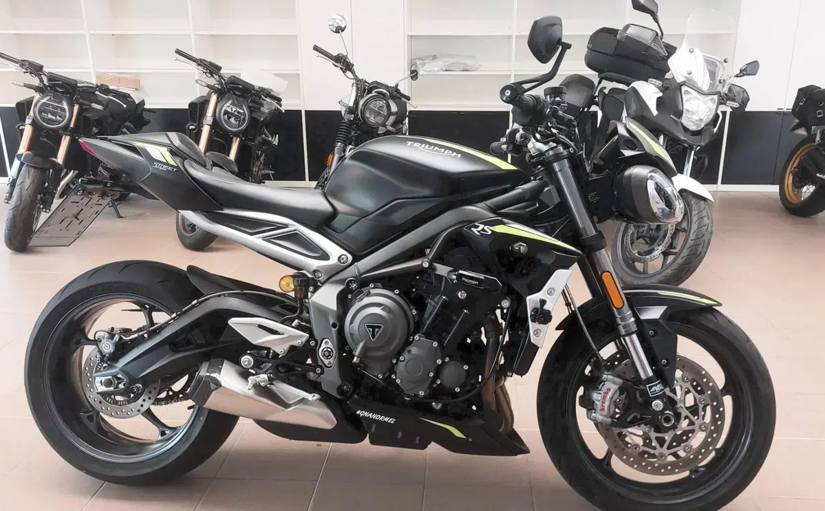 Triumph Street Triple RS (2020 - 22) (4)