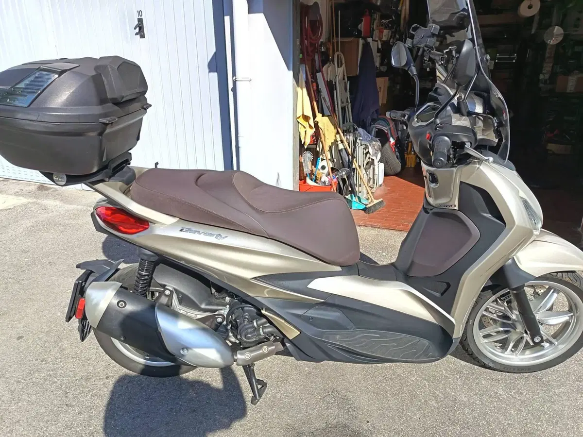 Piaggio Beverly 300 ABS-ASR (2021 - 25) (3)