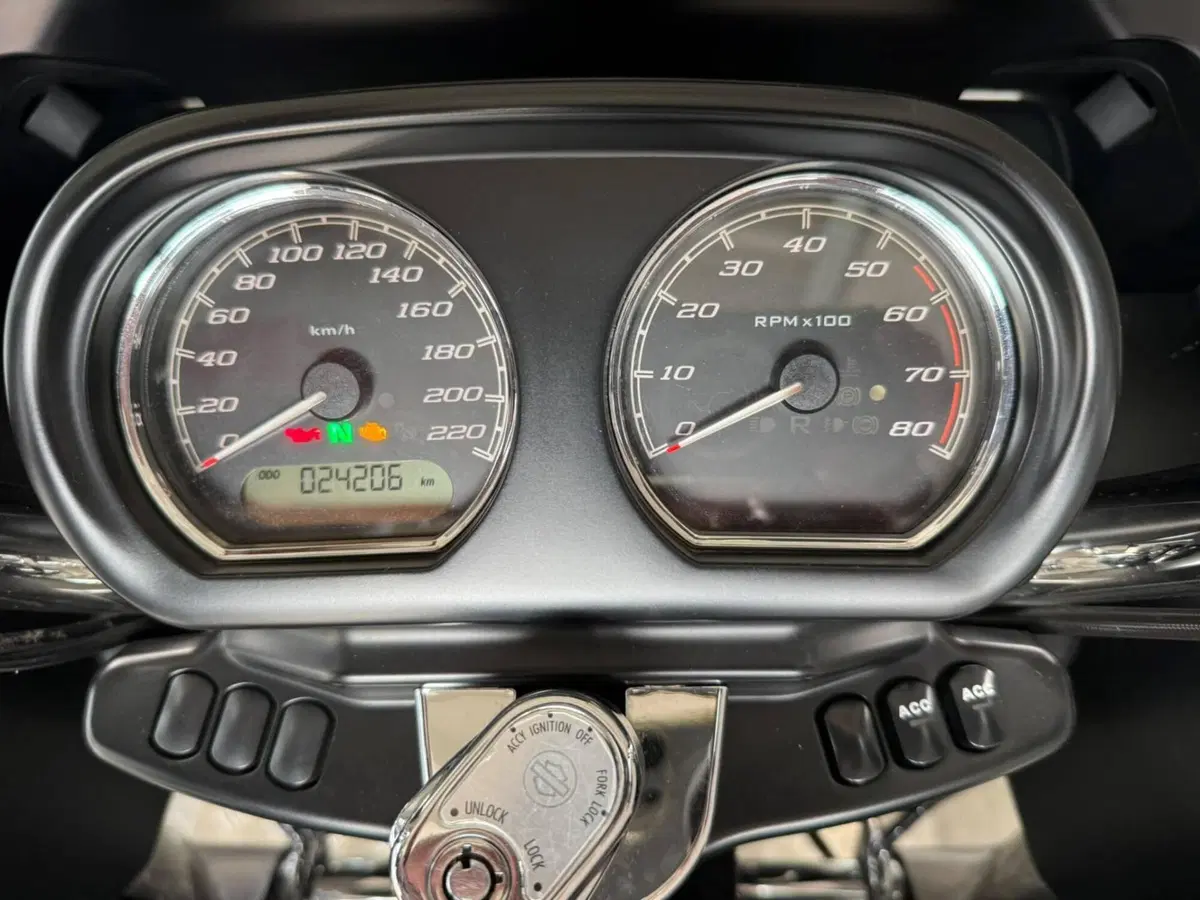 Harley-Davidson 107 Road Glide Ultra (2017 - 18) - FLTRU (4)