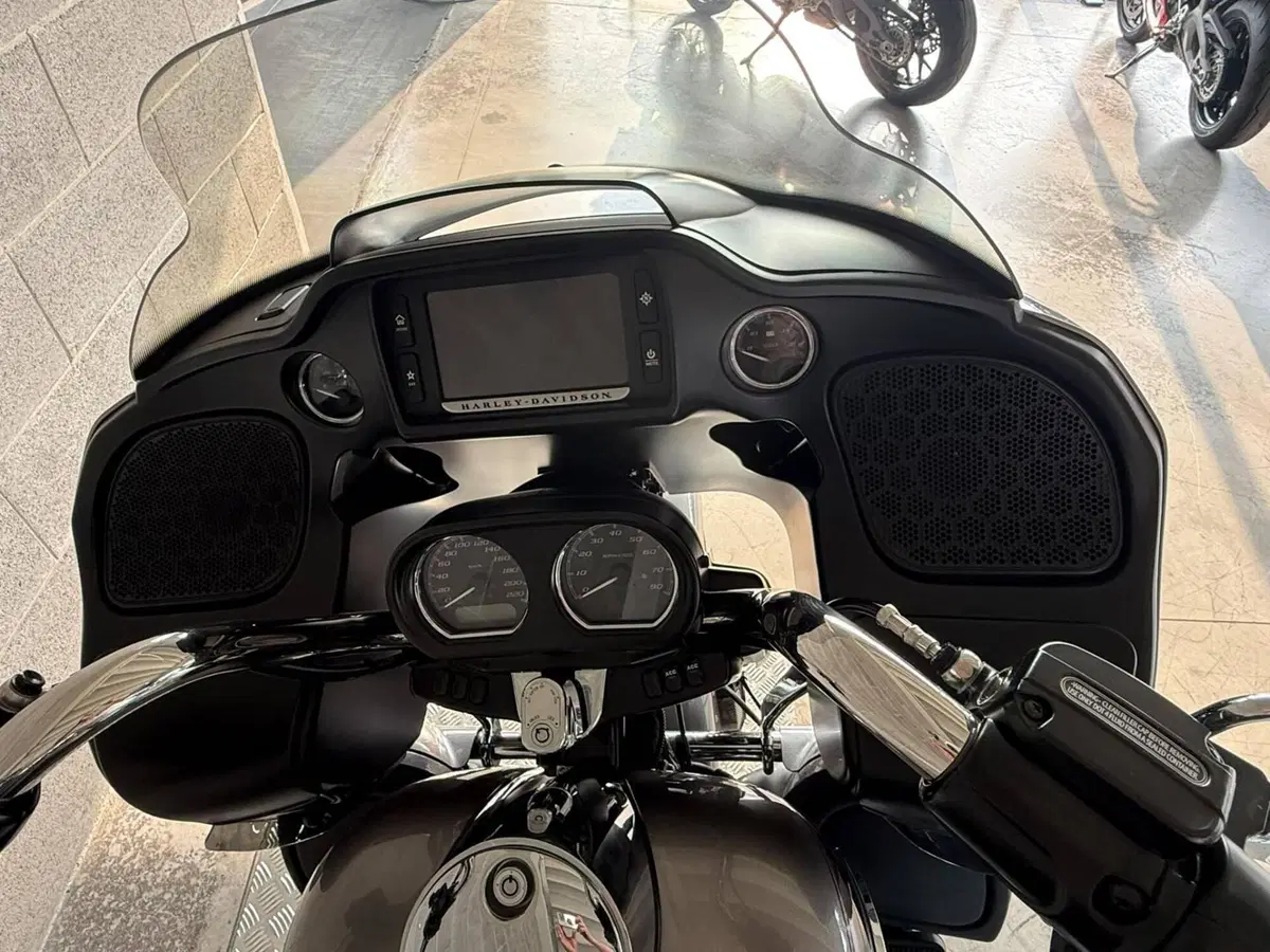 Harley-Davidson 107 Road Glide Ultra (2017 - 18) - FLTRU (7)