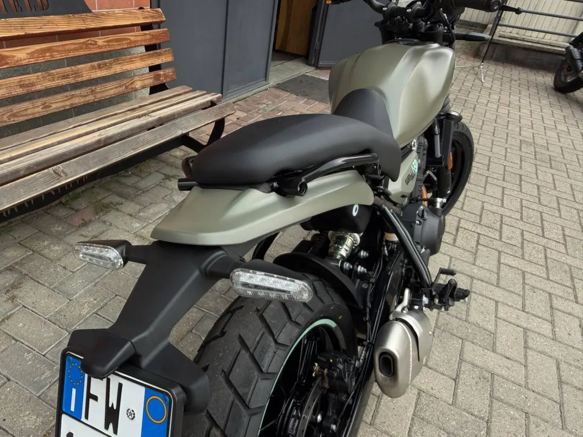 Royal Enfield Guerrilla 450 (2024 - 26) (9)