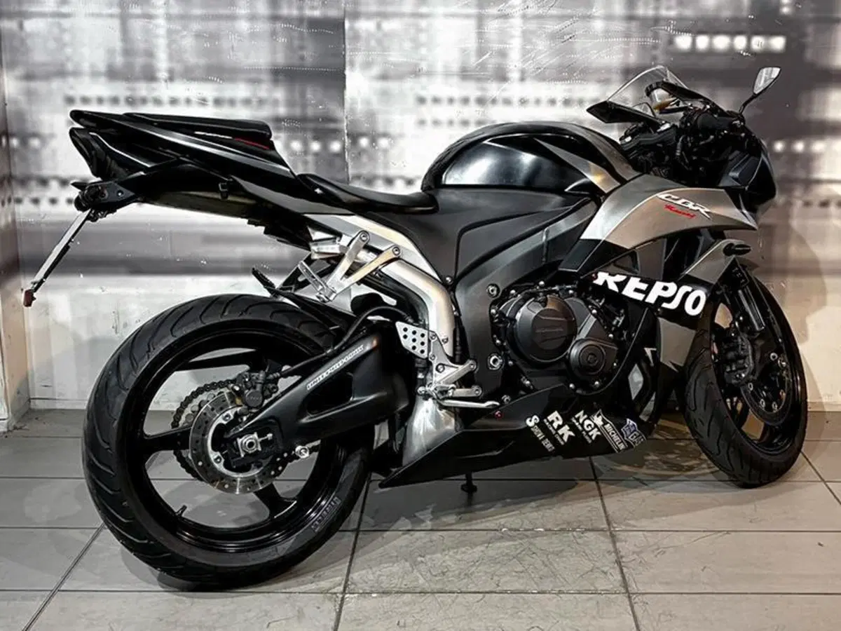 Honda CBR 600 RR (2007 - 08) (8)