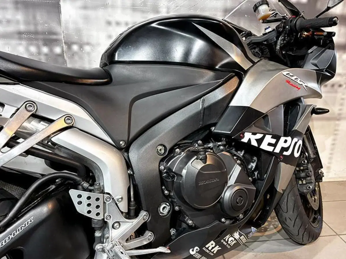 Honda CBR 600 RR (2007 - 08) (9)