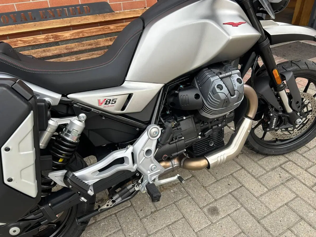 Moto Guzzi V85 Strada (2024 - 26) (3)
