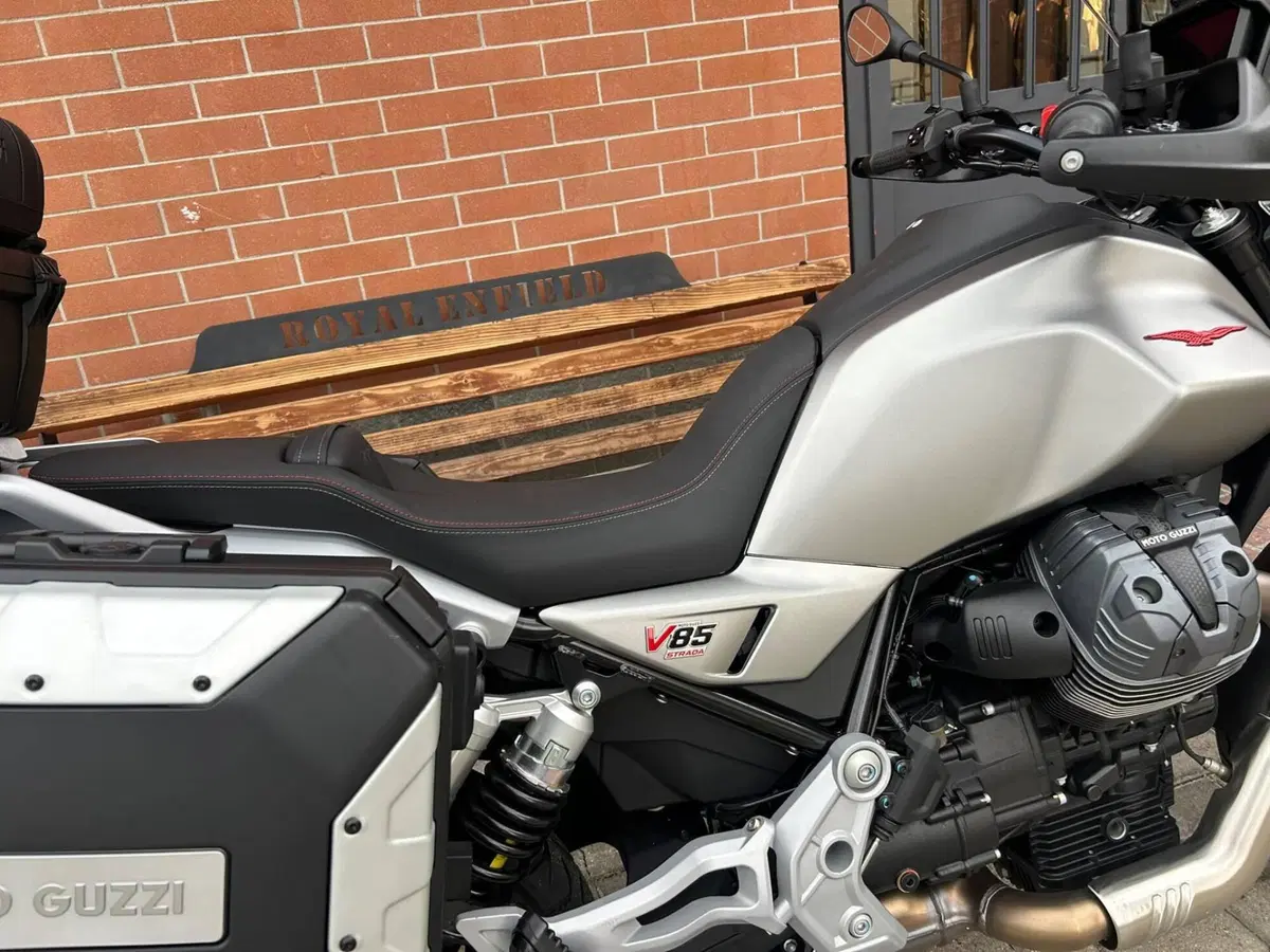 Moto Guzzi V85 Strada (2024 - 26) (4)