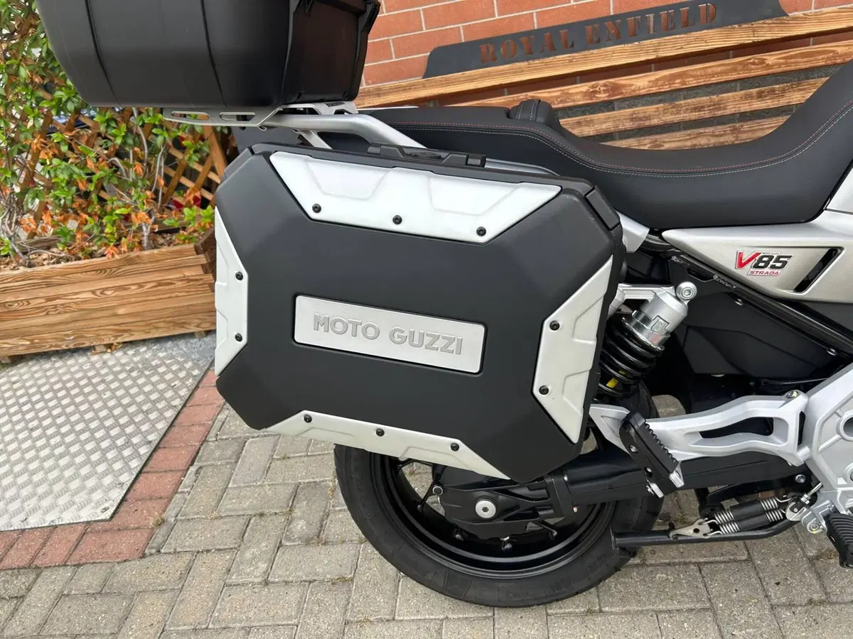 Moto Guzzi V85 Strada (2024 - 26) (6)