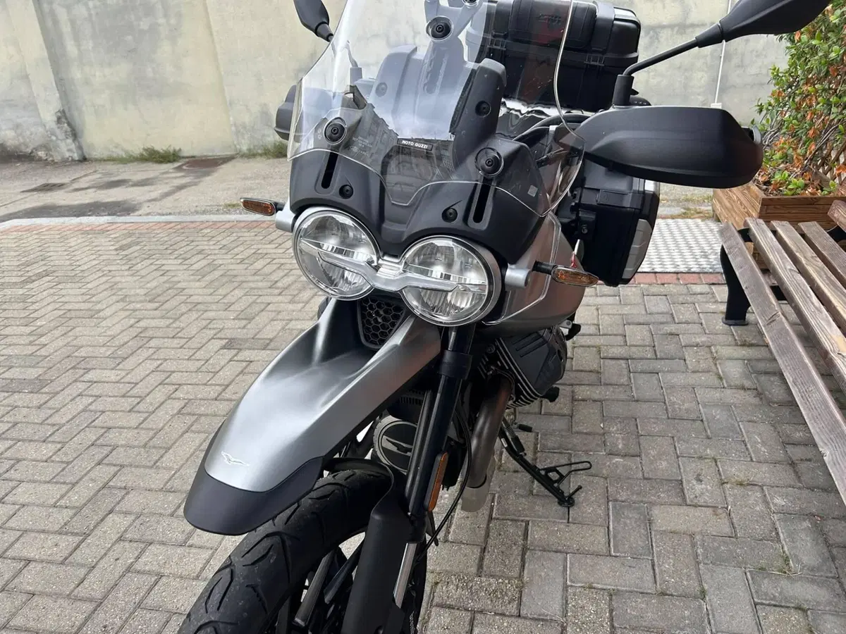Moto Guzzi V85 Strada (2024 - 26) (8)