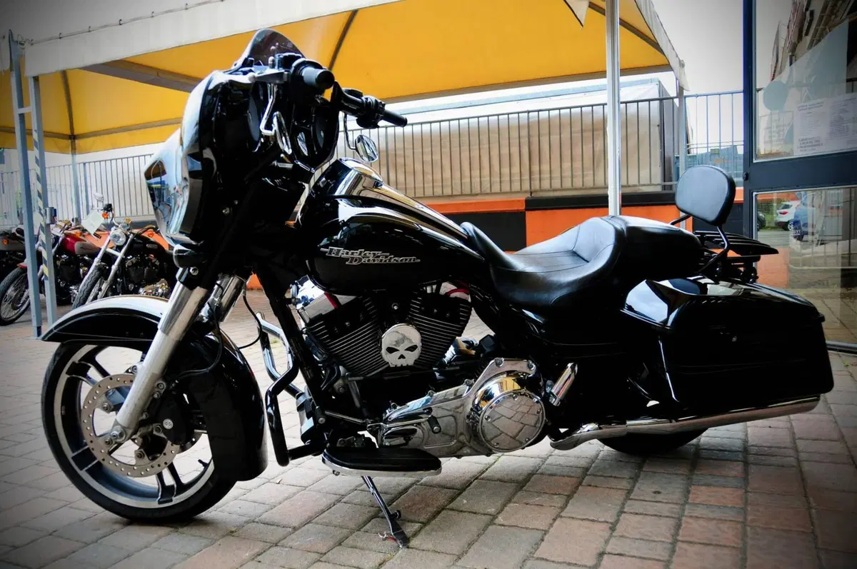 Harley-Davidson 1690 Street Glide Special (2014 - 16) - FLHX (3)