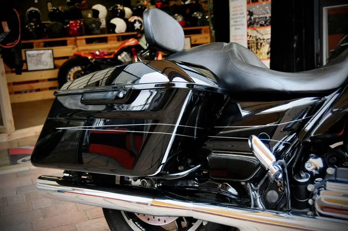 Harley-Davidson 1690 Street Glide Special (2014 - 16) - FLHX (8)