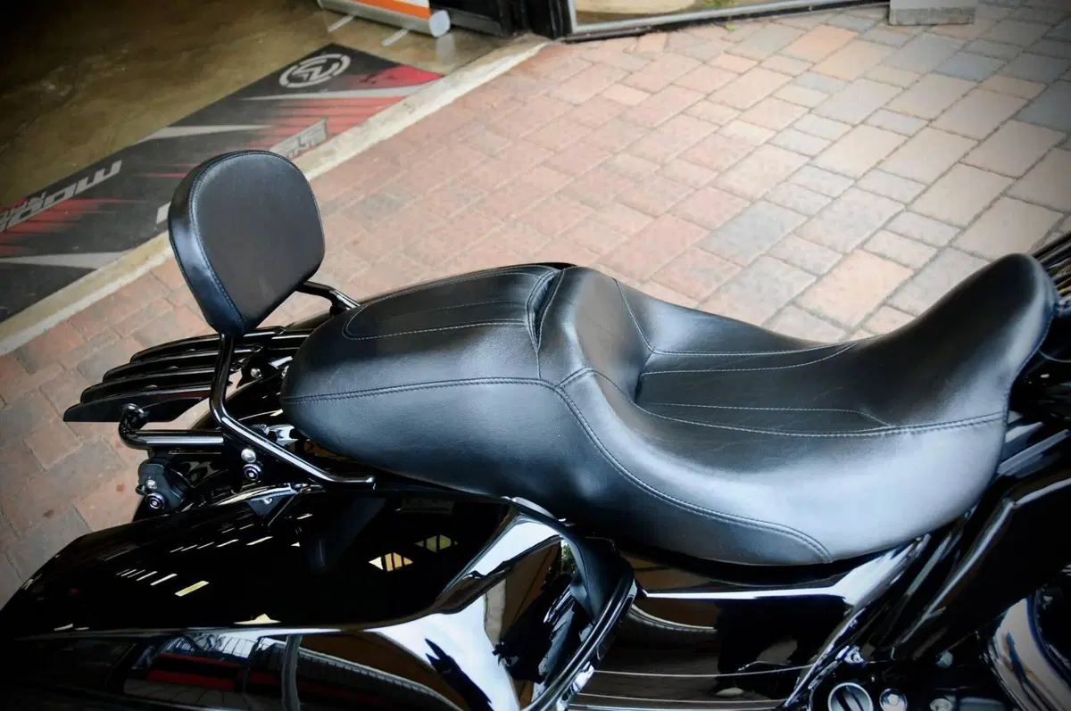 Harley-Davidson 1690 Street Glide Special (2014 - 16) - FLHX (9)