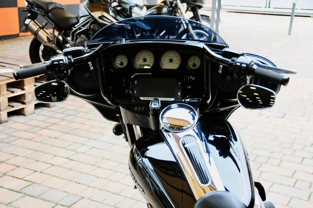 Harley-Davidson 1690 Street Glide Special (2014 - 16) - FLHX (10)