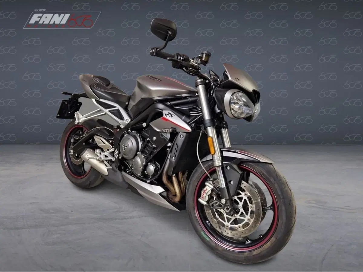 Triumph Street Triple RS (2017 - 19) (2)