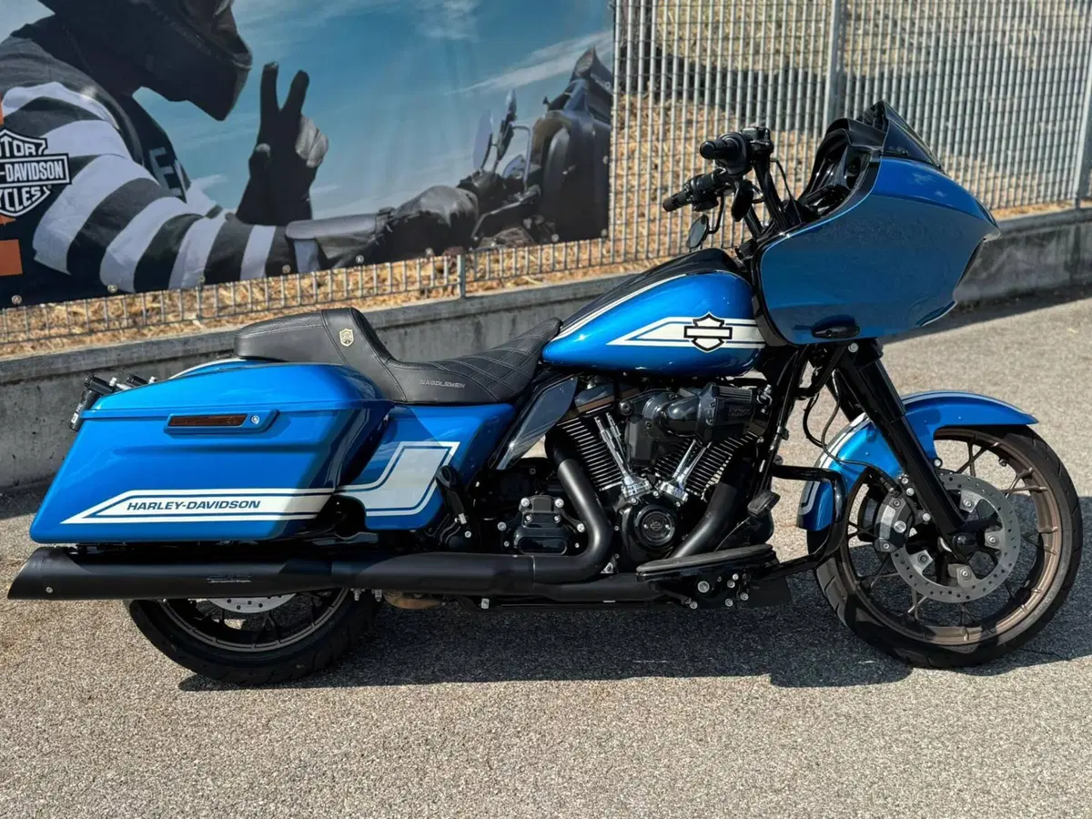 Harley-Davidson Road Glide ST Fast Johnnie Enthusiast (2023)