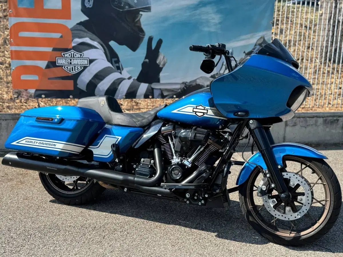 Harley-Davidson Road Glide ST Fast Johnnie Enthusiast (2023) (2)