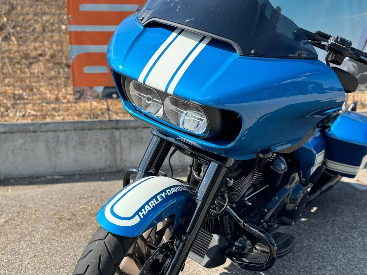 Harley-Davidson Road Glide ST Fast Johnnie Enthusiast (2023) (12)
