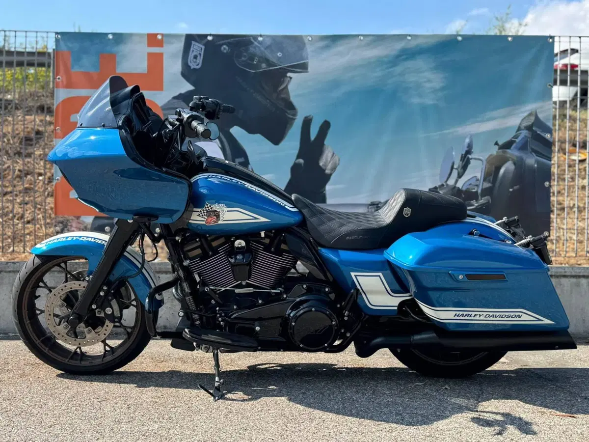 Harley-Davidson Road Glide ST Fast Johnnie Enthusiast (2023) (14)
