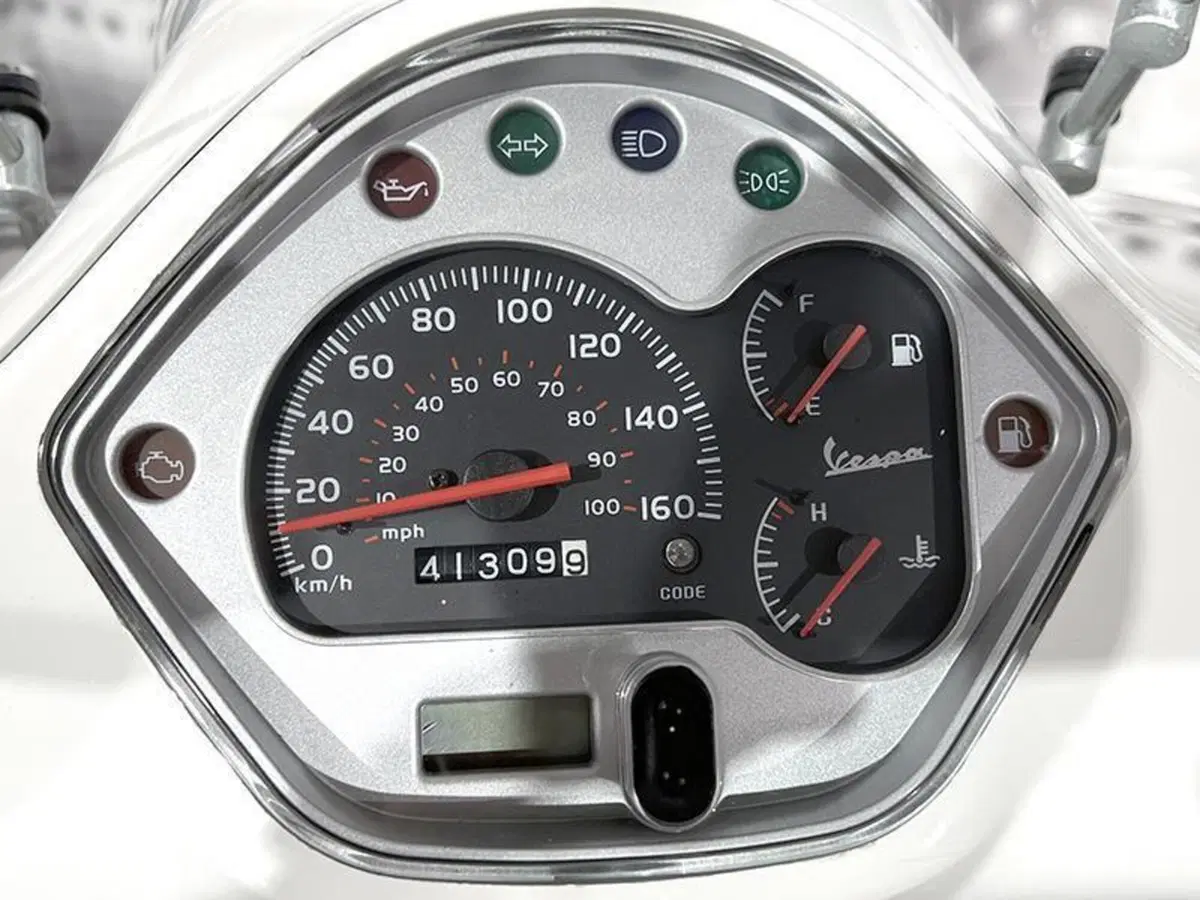 Vespa GTS 300 (2010 - 14) (3)
