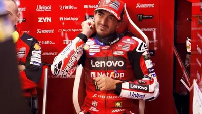 MotoGP, Pecco Bagnaia prova la radio: 'Sento, ma il volume era troppo alto'. Il dietro le quinte Ducati in Austria [VIDEO]