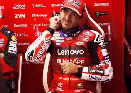Bagnaia prova la radio: Sento, ma il volume era troppo alto. Il dietro le quinte Ducati in Austria [VIDEO]